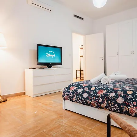Apartamento Sweethome Ampio Bilocale In Centro Con Parcheggio Gratuito Coperto Vicino A Stazione Como-milano