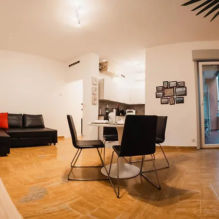 Sweethome Ampio Bilocale In Centro Con Parcheggio Gratuito Coperto Vicino A Stazione Como-milano Apartamento Erba