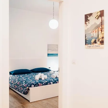 Apartamento Sweethome Ampio Bilocale In Centro Con Parcheggio Gratuito Coperto Vicino A Stazione Como-milano Erba