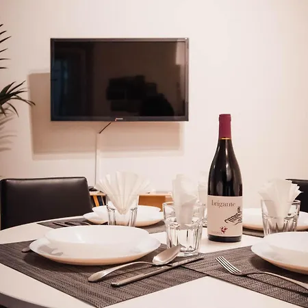 Sweethome Ampio Bilocale In Centro Con Parcheggio Gratuito Coperto Vicino A Stazione Como-milano * Erba