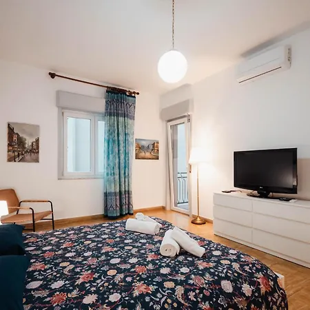 Sweethome Ampio Bilocale In Centro Con Parcheggio Gratuito Coperto Vicino A Stazione Como-milano Apartamento *