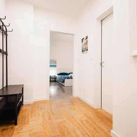 Sweethome Ampio Bilocale In Centro Con Parcheggio Gratuito Coperto Vicino A Stazione Como-milano Apartamento *
